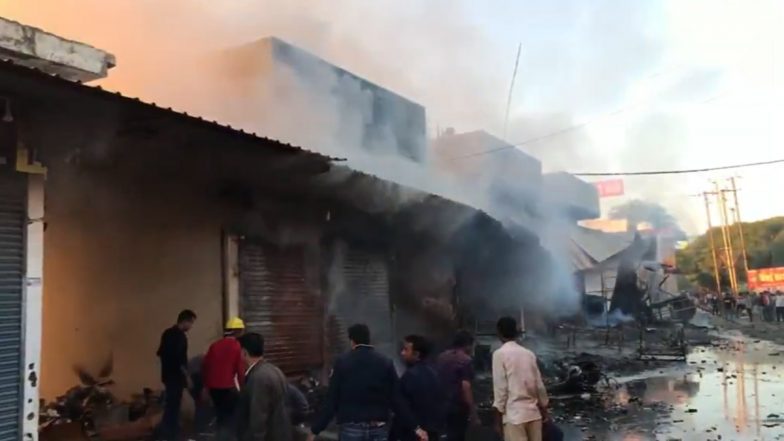 Fire In Jabalpur: एमपी के जबलपुर में पाठक बाजार में लगी भीषण आग, दमकल की गाड़ियां मौके पर, काबू पाने की कोशिश जारी; VIDEO