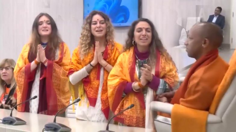 VIDEO: इटली की महिलाओं ने सीएम योगी के सामने किया शिव तांडव का पाठ, विदेशी प्रतिनिधिमंडल ने मुख्यमंत्री से की मुलाकात