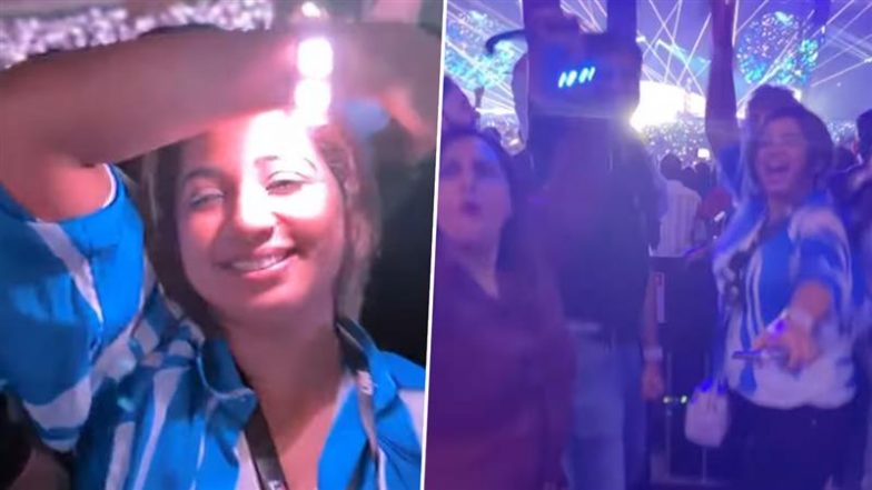 Shreya Ghoshal Gets Emotional at Coldplay: श्रेया घोषाल कोल्डप्ले मुंबई कंसर्ट में हुईं भावुक, 70 साल के पिता और पति के साथ की शिरकत (View Pics and Watch Video)