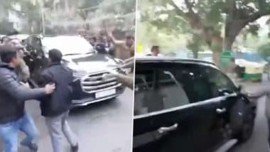 Stone Pelting on Arvind Kejriwal’s Car: अरविंद केजरीवाल के काफिले पर पत्थरबाजी! AAP ने BJP पर लगाए गंभीर आरोप, भाजपा ने किया पलटवार (Watch Video)