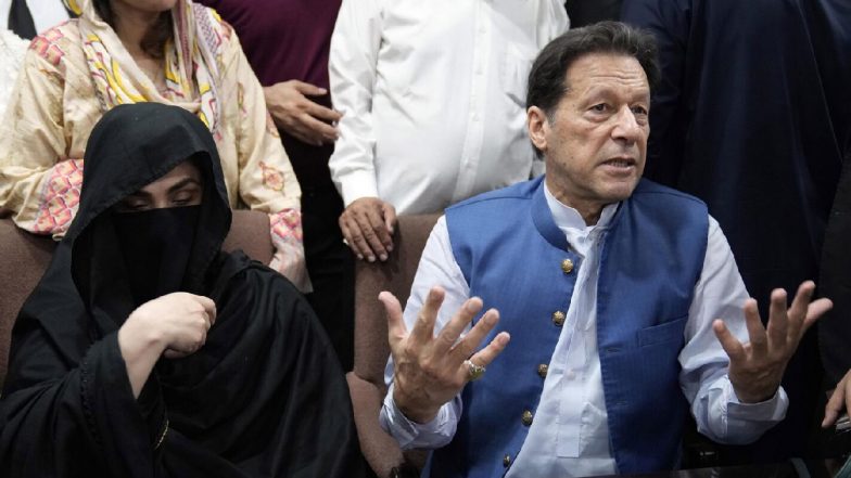 Imran Khan Prison Sentence: पाकिस्तान के पूर्व PM इमरान खान को 14 साल की सजा, पत्नी बुशरा बीबी को भी 7 साल कैद