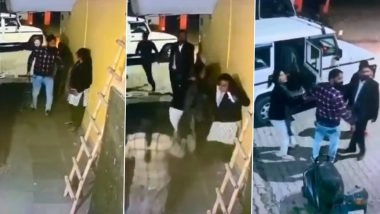 VIDEO: मुरादाबाद में मेनका गांधी की PFA की महिला अध्यक्ष पर हमला, शख्स ने घर में घुसकर डंडे से की मारपीट, सोशल मीडिया पर वीडियो हुआ वायरल