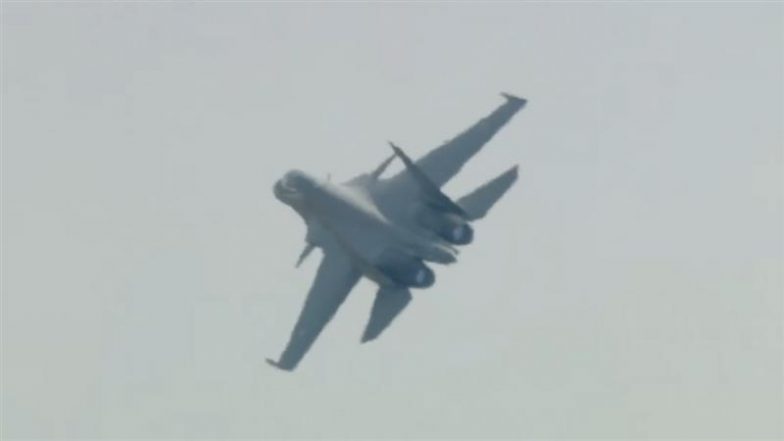 Aero India 2025: बेंगलुरु के आसमान में गरजे फाइटर जेट, पहली बार दिखेंगे रूसी सुखोई-57 और अमेरिकी F-35; VIDEO