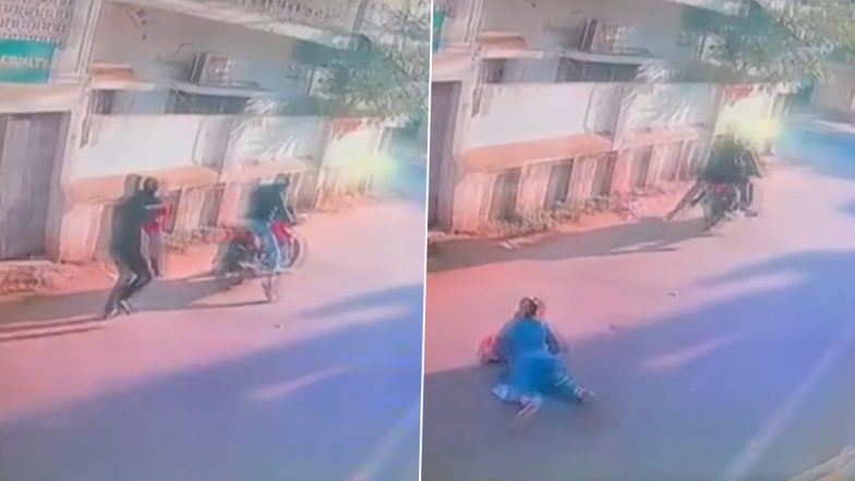 Child Kidnapped in Gwalior: महिला की आंखो में मिर्ची पाउडर झोंककर बेटे को किया किडनैप, ग्वालियर में दिनदहाड़े सड़क पर बिज़नसमैन के बच्चे को उठा ले गए बदमाश (Watch Video)
