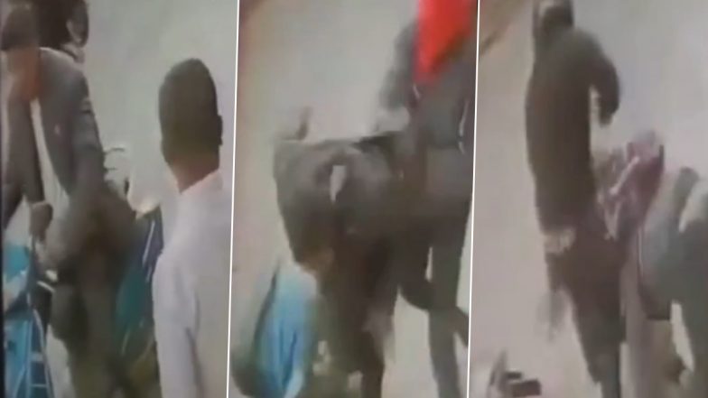 VIDEO: सड़क पर खुले आम खंजर से युवक की हत्या, गाड़ी पर बैठे शख्स को उतारा मौत के घाट, नांदेड का वीडियो आया सामने