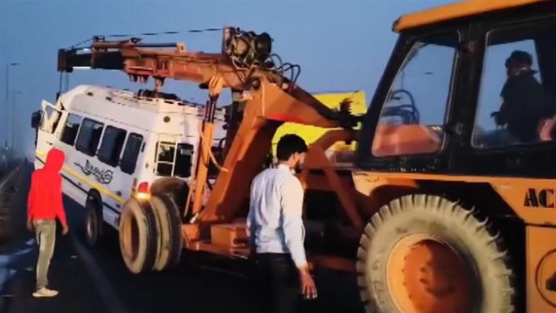 Etawah Accident: इटावा में बड़ा हादसा! महाकुंभ से लौट रही बस की ट्रक से टक्कर, दो श्रद्धालुओं की मौत कई घायल (Watch Video)