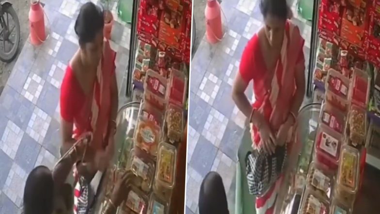 VIDEO: दिनदहाड़े दूकान में दो महिलाओं ने स्वीट्स के पैकेट चुराएं, सीसीटीवी में चोरी हुई कैद, पुणे की घटना का वीडियो आया सामने