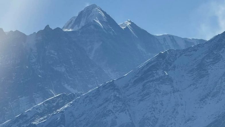 Uttarakhand Weather Update: उत्तराखंड में बदला मौसम का मिजाज, बारिश और बर्फबारी से खूबसूरत हुआ नजारा; IMD ने जारी किया अलर्ट (Watch Video)