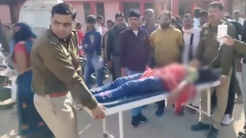 Uttar Pradesh Accident: ट्रैक्टर ट्रॉली पलटने से 34 लोग घायल, घायलों को गंजडुंडवारा सीएचसी में भर्ती कराया गया