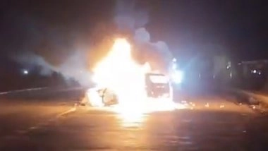 VIDEO: अहिल्यानगर में डिवाइडर से टकराई कार, वाहन में लगी आग, एक पुलिस कर्मी समेत 2 की जिंदा जलकर मौत, वीडियो आया सामने