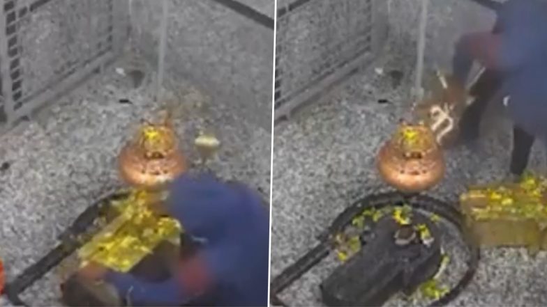 VIDEO: महाशिवरात्रि से पहले मंदिर में चोरी, शिवलिंग पर रखे नाग और त्रिशूल को चोर ने चुराया, जलगांव जिले की घटना का वीडियो आया सामने