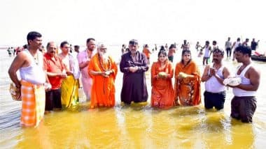 Prayagraj Maha Kumbh 2025: प्रयागराज के महाकुंभ में पहुंचे कर्नाटक के डिप्टी सीएम डीके शिवकुमार, त्रिवेणी संगम में परिवार संग लगाई पवित्र डुबकी; देखें PHOTOS