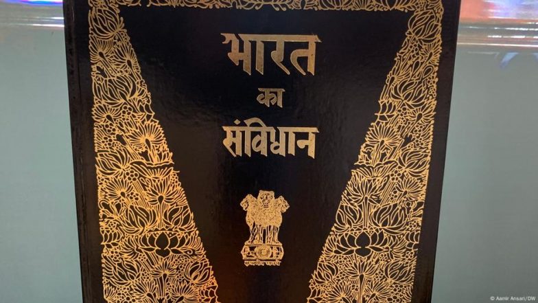 संविधान की मूल प्रति में ऐसे कौन से चित्र हैं जो आम प्रतियों में नहीं दिखते?