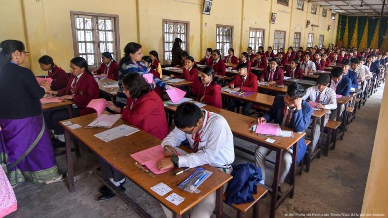 सीबीएसएई अब दो बार देगी बोर्ड परीक्षा का मौका, छात्रों के लिए फायदा या नुकसान
