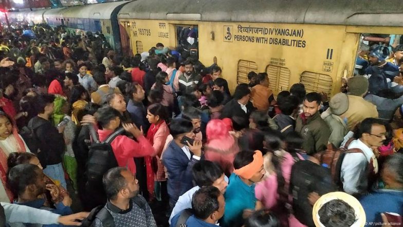 नई दिल्ली रेलवे स्टेशन पर भगदड़, 15 की मौत
