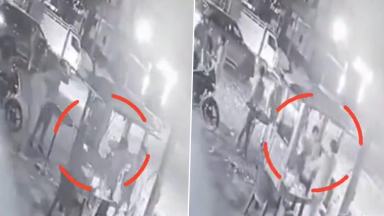 VIDEO: पुलिस की दबंगई! सड़क किनारें लगे ठेले पर पहुंचे दरोगा, देर रात तक खुला रखने के लिए मालिक को जड़े कई थप्पड़, गाजियाबाद के नंदग्राम का वीडियो आया सामने