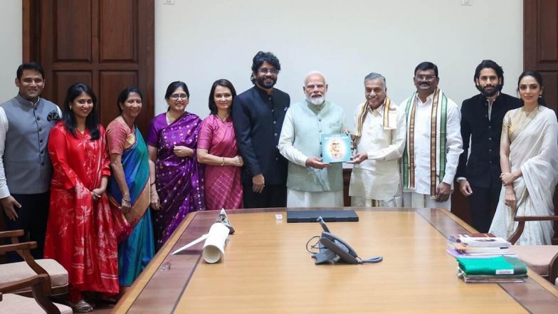 Nagarjuna Meets PM Modi: प्रधानमंत्री नरेंद्र मोदी से मिले अक्किनेनी परिवार के सदस्य, शोभिता धुलिपाला ने दिया खास तोहफा (View Pics)