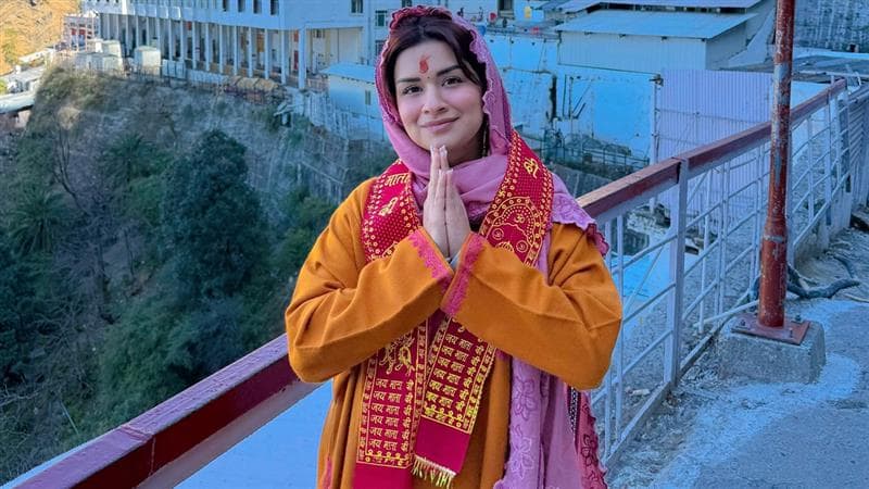 Avneet Kaur visits Vaishno Devi: माता वैष्णो देवी के दरबार पहुंची अवनीत कौर, फैंस ने कहा - 'जय माता दी' (View Pics)