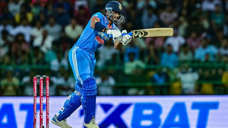 IND vs ENG, Axar Patel Half Century: अक्षर पटेल ने महज 46 गेंदों पर जड़ा तबाड़तोड़ अर्धशतक, टीम इंडिया जीत के करीब