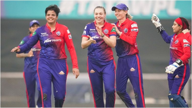 Delhi Capitals vs Royal Challengers Bengaluru, 4th Match Live Score Update: आरसीबी की टीम को लगा दूसरा झटका, सलामी बल्लेबाज स्मृति मंधाना लौटी पवेलियन