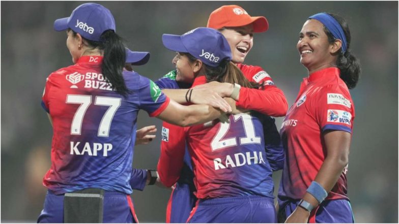 DC-W vs GG-W WPL 2025 Live Toss & Scorecard: दिल्ली कैपिटल्स ने टॉस जीतकर गेंदबाजी का किया फैसला, गुजरात जायंट्स को मिला पहले बल्लेबाजी का न्योता, यहां देखें दोनों टीमों की प्लेइंग इलेवन और लाइव स्कोरकार्ड