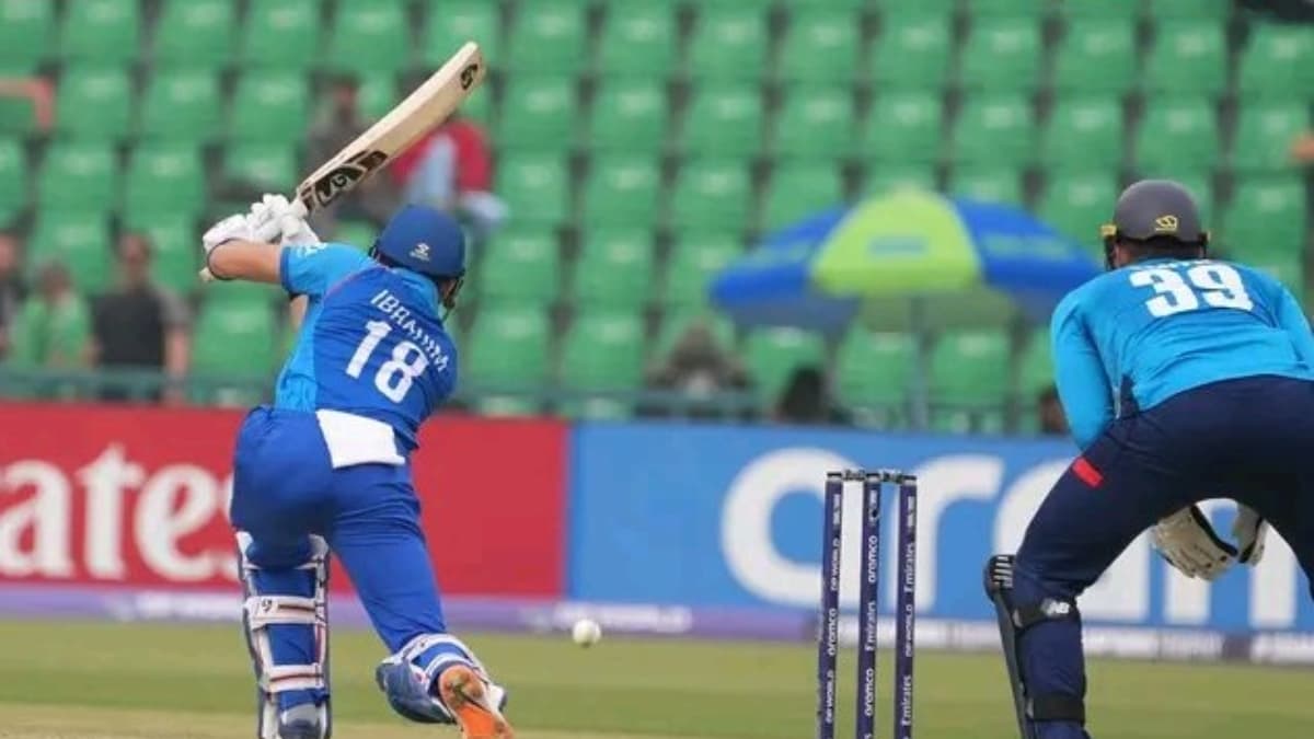 Ibrahim Zadran Century: सलामी बल्लेबाज इब्राहिम जादरान ने जड़ा शानदार शतक,  अफगानिस्तान की टीम का स्कोर 200 के करीब | 🏏 LatestLY हिन्दी
