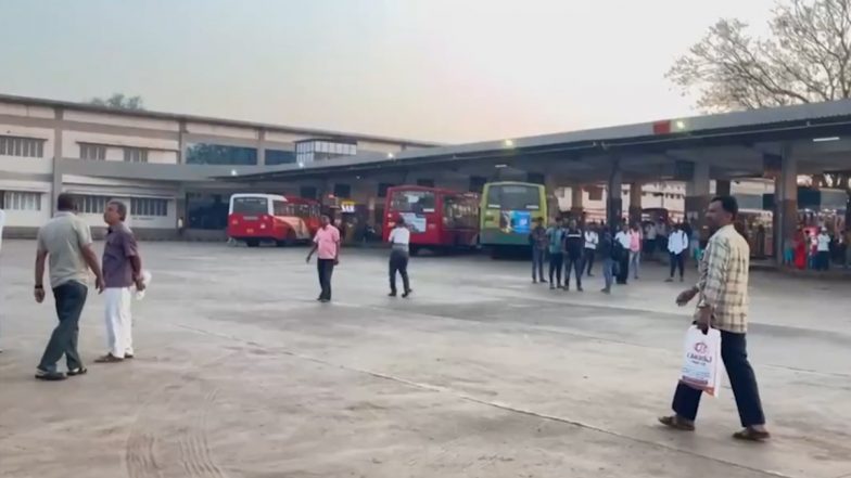 Maharashtra-Karnataka Border Row: कंडक्टर की पिटाई के बाद कर्नाटक और महाराष्ट्र के बीच माहौल फिर गरमाया, दोनों राज्यों के बीच बस सेवाएं बंद; VIDEO