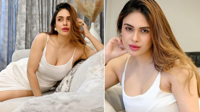 भोजपुरी अदाकारा Neha Malik की ग्लैमरस तस्वीरें वायरल, सोशल मीडिया पर छाया हॉट अंदाज (View Pics)