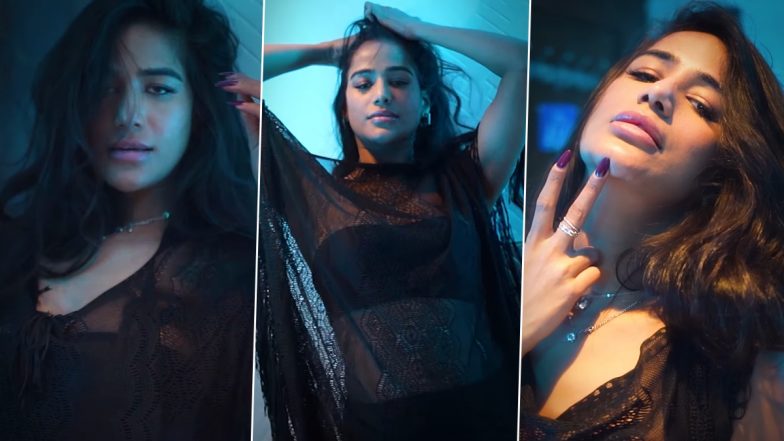 Poonam &nbsp;Pandey ने लगाया हॉटनेस का तड़का, एक्ट्रेस की कातिल अदाओं ने फैंस को किया घायल (Watch Video)