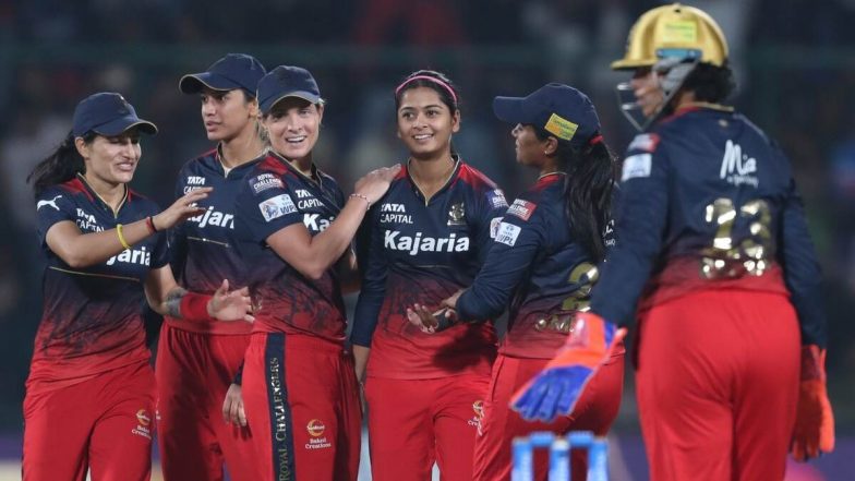 Delhi Capitals vs Royal Challengers Bengaluru, 4th Match Live Score Update: दिल्ली कैपिटल्स की आधी टीम लौटी पवेलियन, जेस जोनासेन को एकता बिष्ट ने किया आउट
