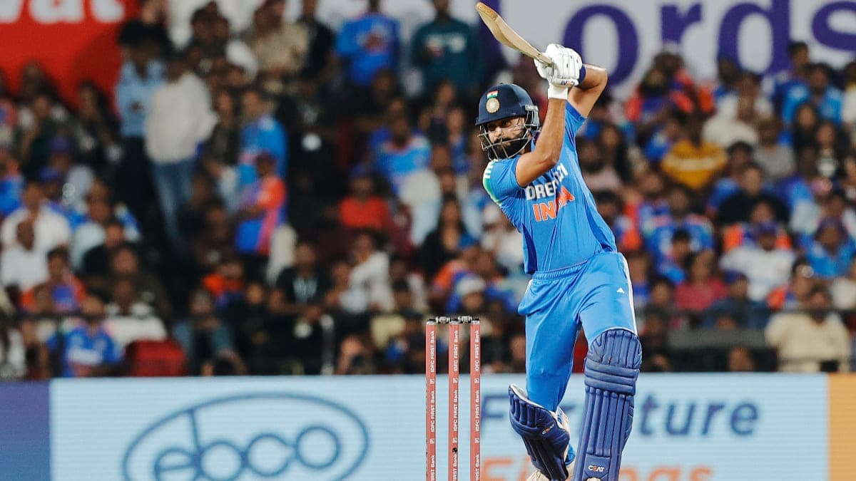 Shreyas Iyer Half Century: श्रेयस अय्यर ने भी ठोका अर्धशतक, टीम इंडिया का स्कोर 200 के पार | 🏏 LatestLY हिन्दी
