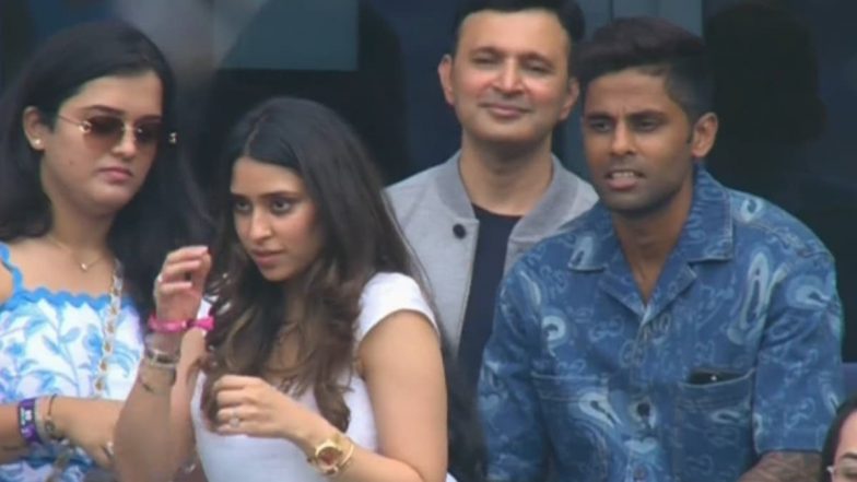 IND vs PAK ICC Champions Trophy 2025: भारत बनाम पाकिस्तान मैच का लुत्फ उठाते दिखें सूर्यकुमार यादव, पत्नी देविशा और रोहित शर्मा की पत्नी रितिका सजदेह रही मौजूद, देखें तस्वीरें