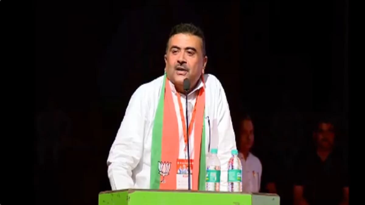 शुभेंदु अधिकारी को 'धमकाने' के आरोप में सीएम ममता बनर्जी के खिलाफ शिकायत दर्ज