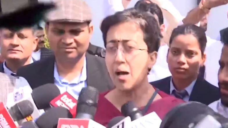 Delhi: शालीमार बाग और रोहताश नगर की झुग्गियों पर बुलडोजर चलाएगी भाजपा सरकार; आतिशी