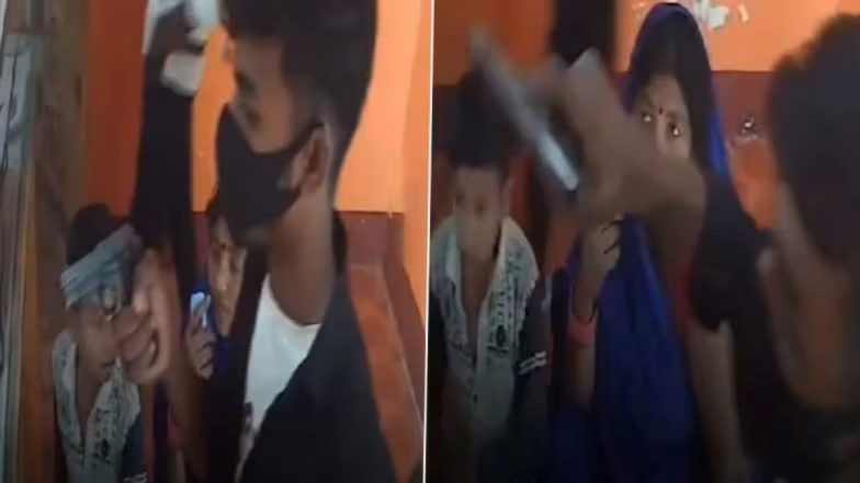 Bank Robbery Caught on Camera: बिहार में दिनदहाड़े डकैती, नकाबपोश बदमाशों ने हाजीपुर में पंजाब नेशनल बैंक से लूटे 1.5 लाख रुपये (Watch Video)