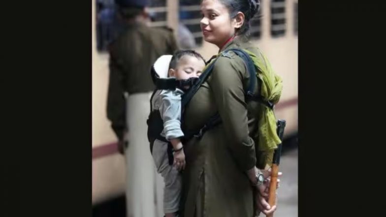 NDLS Stampede: 'मां की ममता को सलाम': नई दिल्ली स्टेशन पर एक साल के बच्चे के साथ भीड़ को संभालती दिखी RPF की महिला कांस्टेबल, भगदड़ वाले दिन का बताया जा रहा VIDEO