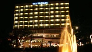 Hyderabad&rsquo;s Taj Banjara Hotel Sealed: हैदराबाद का मशहूर ताज बंजारा होटल सील, ₹1.40 करोड़  रुपये का टैक्स बकाया न चुकाने पर GHMC ने की कार्रवाई; VIDEO