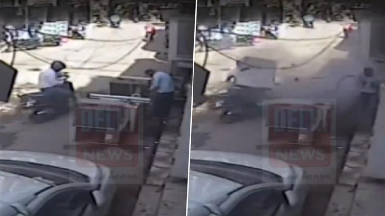 AC Compressor Explosion: दिल्ली के कृष्णा नगर में एसी कंप्रेसर में विस्फोट से मैकेनिक की मौत, देखें शॉकिंग वीडियो