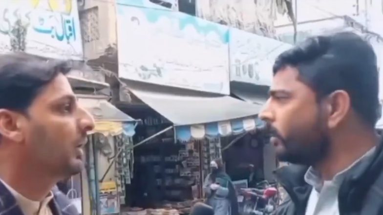 Viral Video: पाकिस्तानी जर्नलिस्ट और पुलिसकर्मी के बीच अंग्रेजी में छिड़ी बहस, इंटरनेट पर फनी वीडियो वायरल