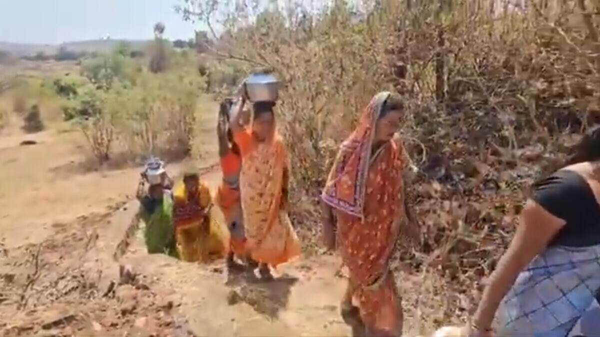 खेड़ तहसील के गांव में महिलाओं को दिया जा रहा है दो हांडी पानी, वीडियो आया सामने 