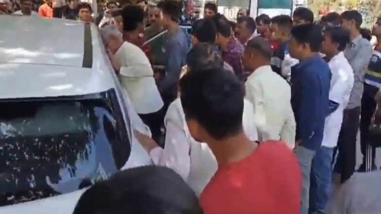 Heart Attack in a Car: गाजियाबाद में शख्स को आया चलती कार में हार्ट अटैक, मौके पर हुई मौत, सड़क पर बड़ा हादसा होने से टला