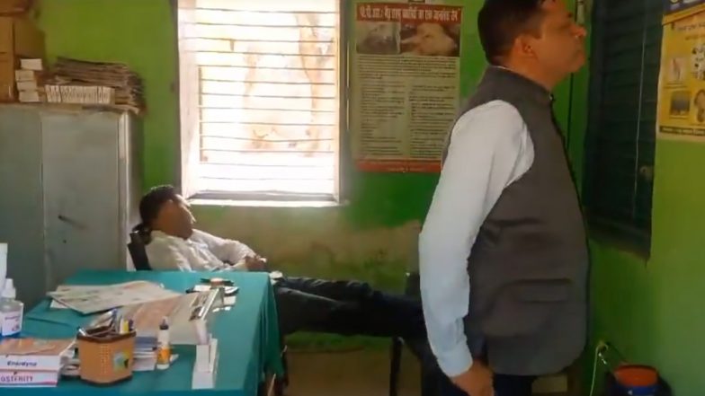 VIDEO: झांसी के कटेरा में पशु चिकित्सा केंद्र का SDM ने किया औचक निरिक्षण, सोते हुए दिखा पशु मित्र, डॉक्टर नदारद, वीडियो आया सामने