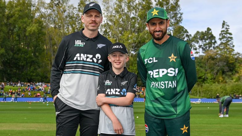 NZ vs PAK 3rd T20I 2025 Preview: तीसरे टी20 में पाकिस्तान को हराकर सीरीज में अजेय बढ़त बरकरार रखने उतरेगी न्यूजीलैंड, मैच से पहले जानें हेड टू हेड रिकॉर्ड्स, मिनी बैटल और स्ट्रीमिंग समेत सारे डिटेल्स