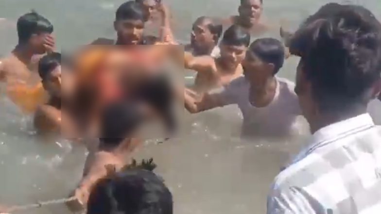 Boat Capsized in the River: अंतिम संस्कार के लिए जा रहे लोगों की नाव नदी में पलटी, 4 लोगों की मौत, 7 को किया गया रेस्क्यू, अब भी 2 की तलाश जारी, सीतापुर जिले की घटना (Watch Video)