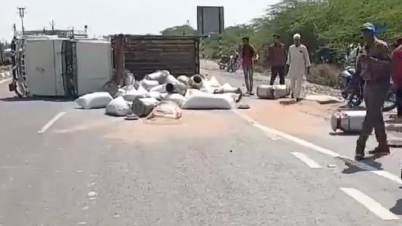 Hardoi Road Accident: पिकअप का टायर फटने से प्राइवेट बस से जा टकराई गाड़ी, 1 दर्जन परीक्षार्थी हुए घायल, लखनऊ हरदोई हाईवे में हुआ हादसा (Watch Video)