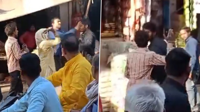 VIDEO: महिला से छेड़खानी करनेवाले मनचले की लोगों ने सड़क पर की पिटाई, हाथरस का वीडियो आया सामने