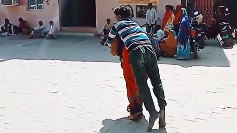 VIDEO: व्यवस्था की खुली पोल! व्हील चेयर नहीं मिलने से कंधे पर विकलांग पति को लेकर पहुंची पत्नी, सर्टिफिकेट बनवाने आई थी रायबरेली के CMO ऑफिस, वीडियो आया सामने