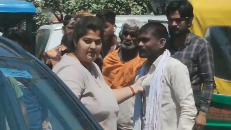 VIDEO: उत्तर प्रदेश के हमीरपुर में उद्योग अधिकारी की पत्नी की दादागिरी! ट्रैक्टर चालक का कॉलर पकड़कर पीटा, लोगों का फूटा गुस्सा