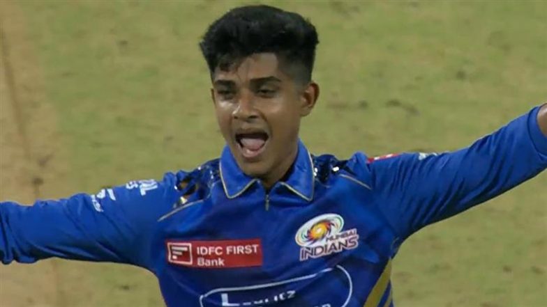 Vignesh Puthur Mumbai Indians: जिसे समझा पत्थर, वह निकला 'कोहीनूर'! मुंबई इंडियंस को मिल गया नया स्पिन जादूगर, धोनी भी हुए कायल (Watch Video)