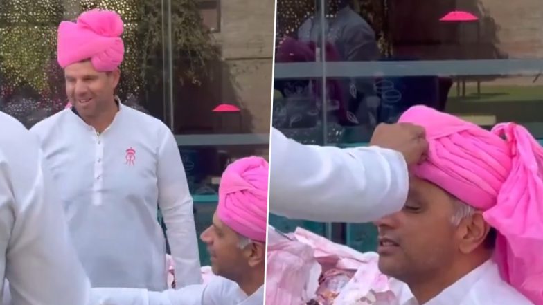 Holi 2025: आईपीएल 2025 से पहले राहुल द्रविड़ ने राजस्थान रॉयल्स के साथ पारंपरिक पोशाक में मनाया रंगों का त्योहार, देखें वीडियो